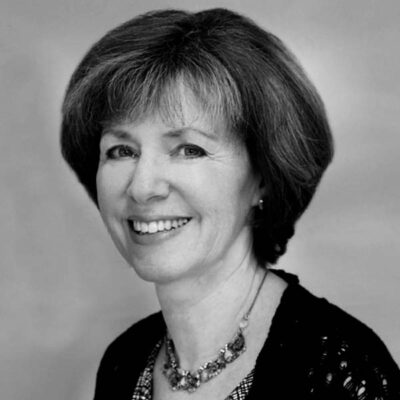 Fern Weis BW Headshot new 400x400 1.jpg