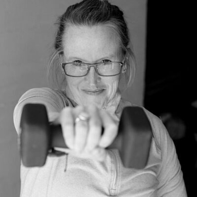 Lesley McShane BW Headshot 400x400 1.jpg